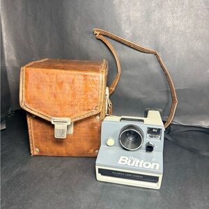 Vintage Polaroid Land Camera Colorpack Style w/ Leather Case 1970”s